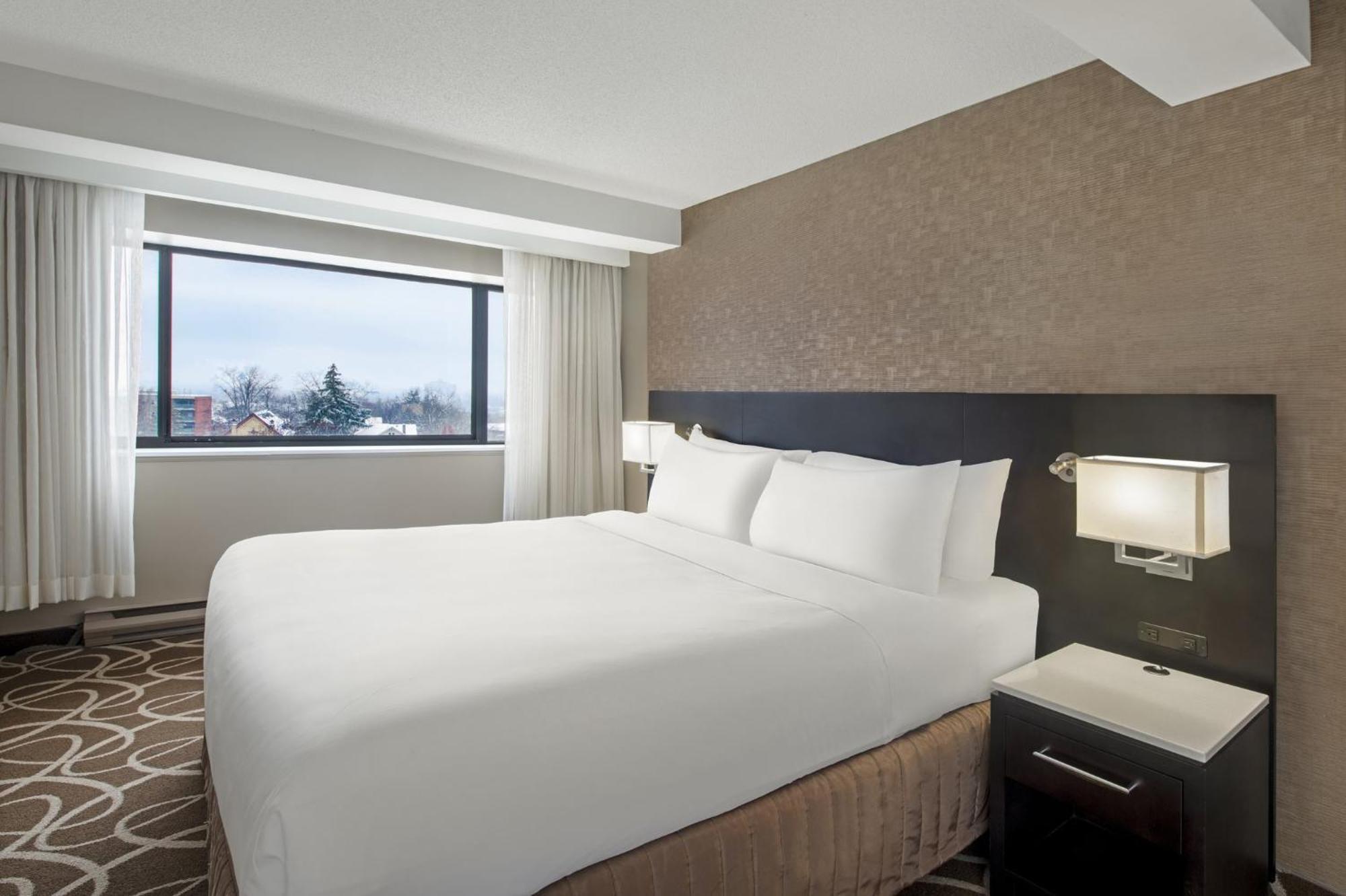 Crowne Plaza Kitchener-Waterloo By Ihg Hotell Exteriör bild
